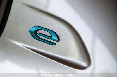 Peugeot 2008 BlueHDi 130 S&S EAT8 Allure (( Promo Valore Futuro - huvudbild