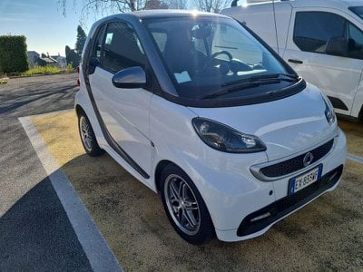 smart fortwo fortwo 1000 52 kW MHD coupé passion, Anno 2014, KM - huvudbild