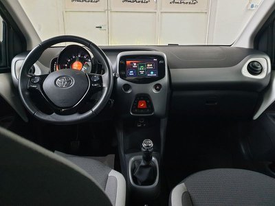 Toyota Aygo Connect 1.0 VVT i 72 CV 5 porte x play DA 104,00 AL - huvudbild
